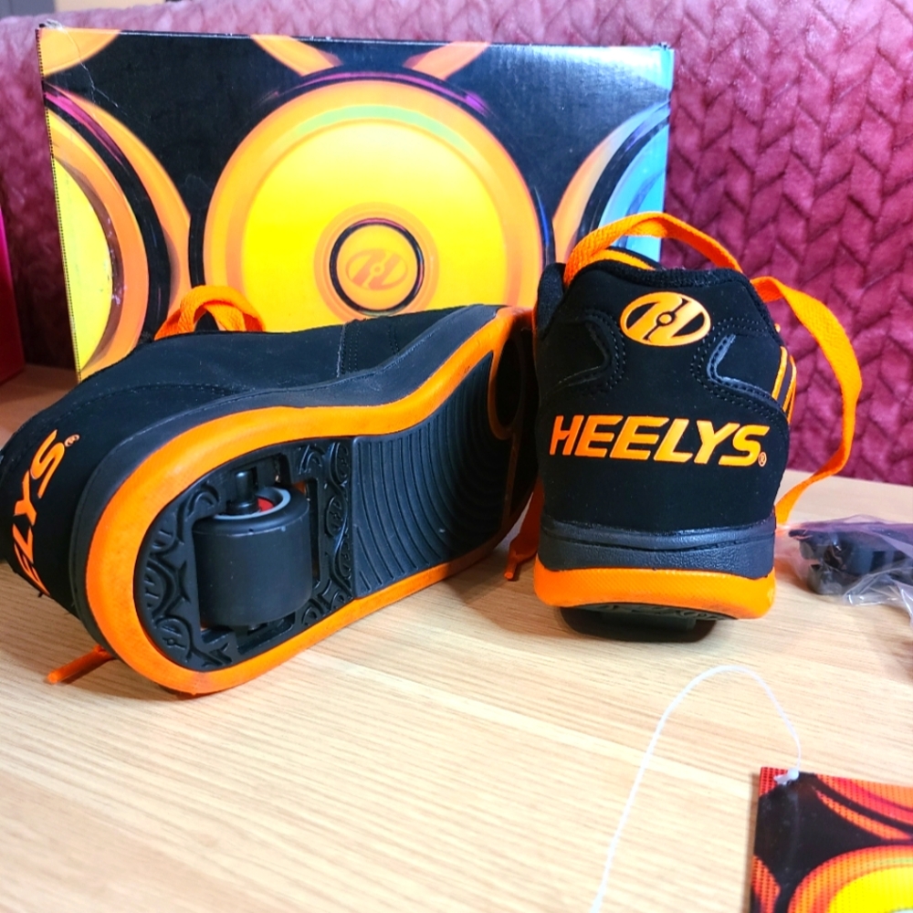 Heelys Youth boys size 3 in black and orange